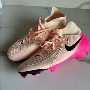 Nike Peach-to-Hot Pink phantom Luna cleats
